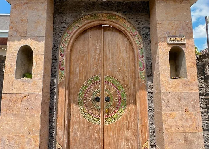 Kukuh House 3*