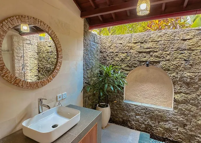 Kukuh House 3*