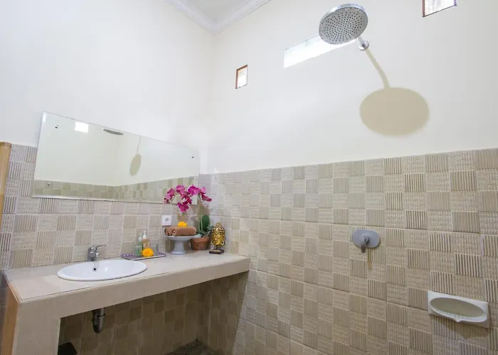 Kukuh House 3*